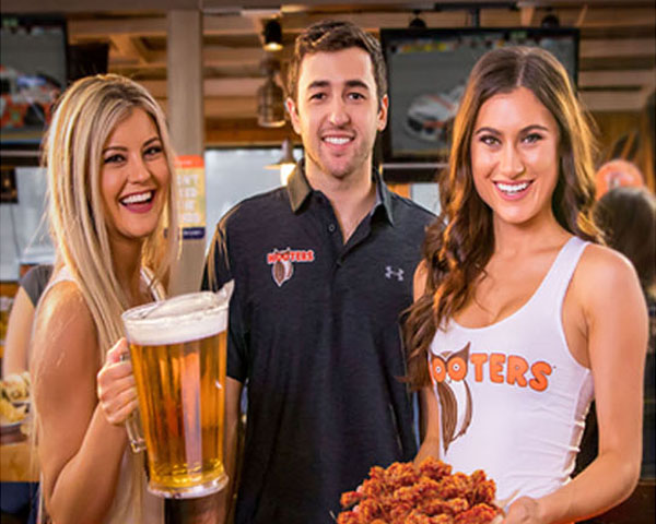Hooters wings for a year promo
